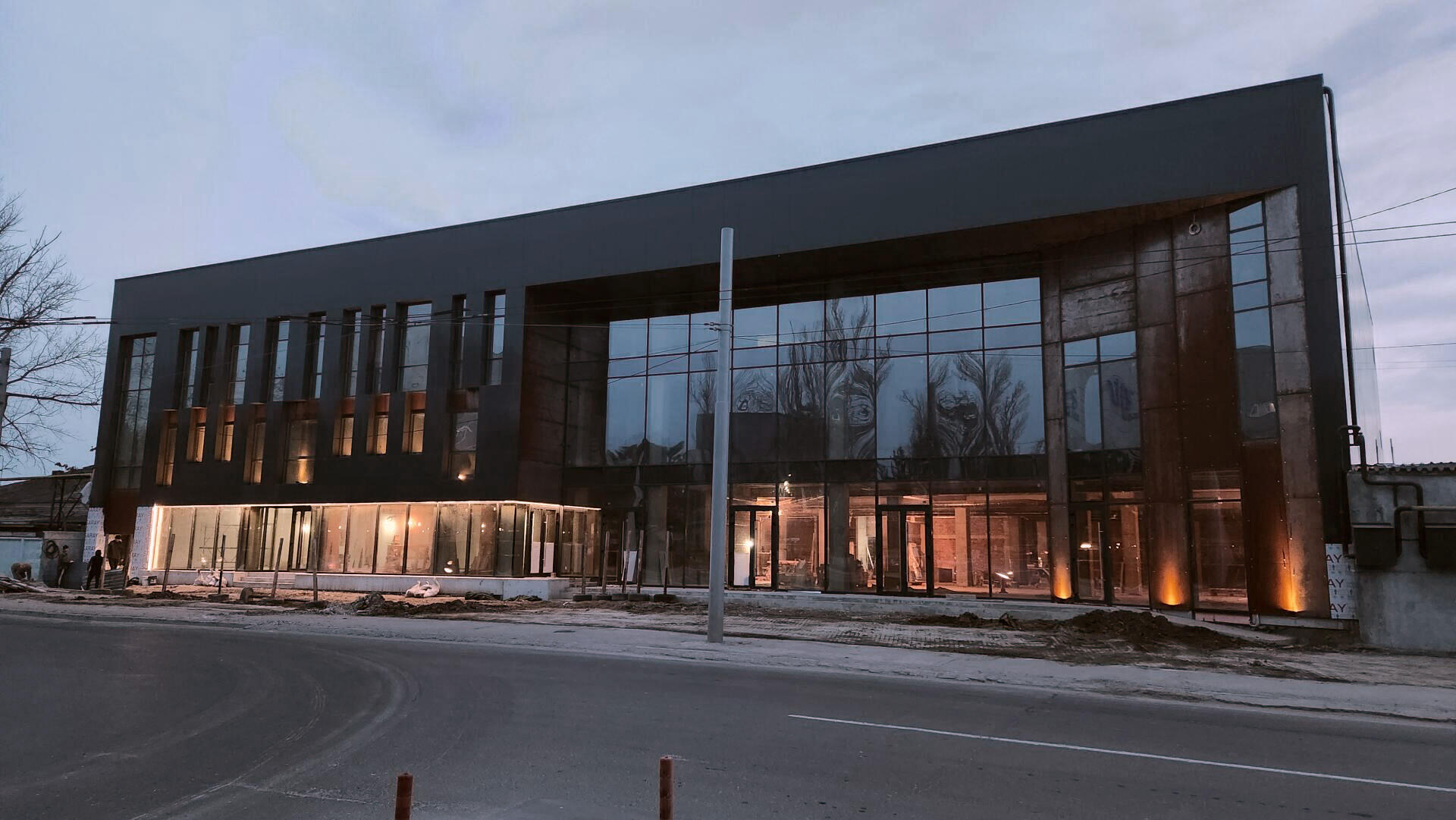 Centrul comercial pe str.Uzinelor