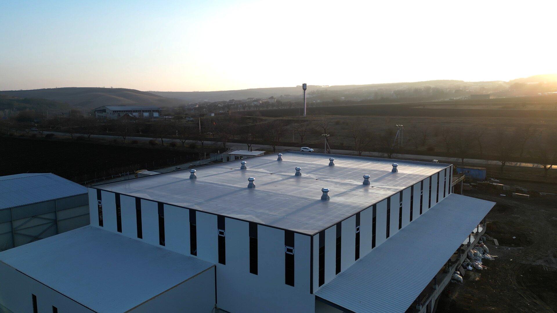 Acoperiș plat a unei clădirii de producție de la Danceni