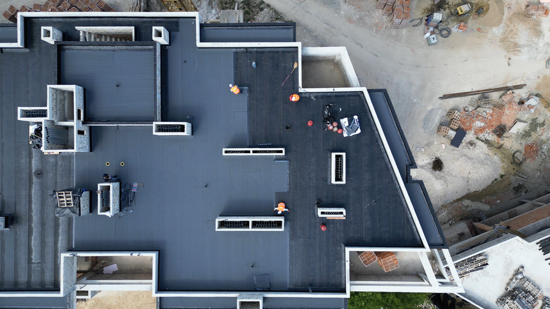 Montarea acoperișurilor plate